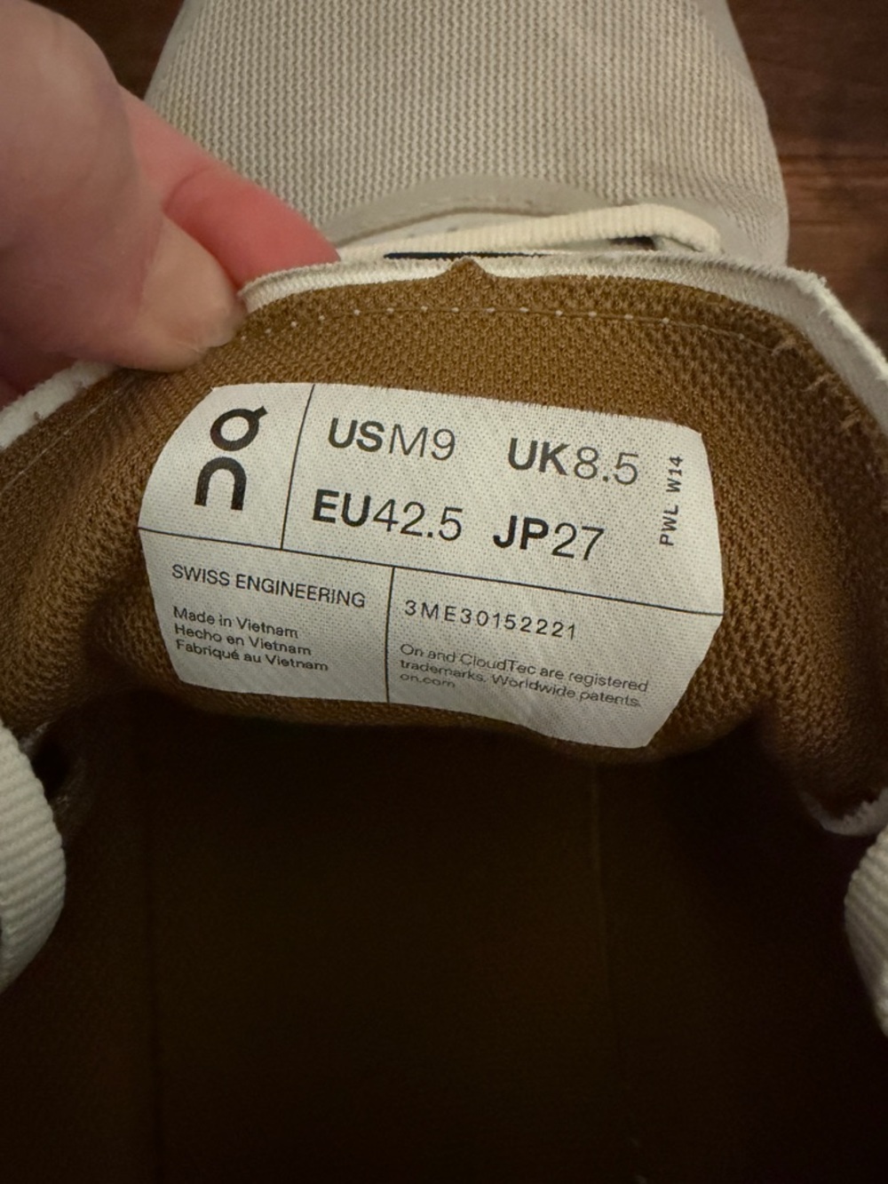 Men’s On Cloudtec size 9 - Picture 4 of 5
